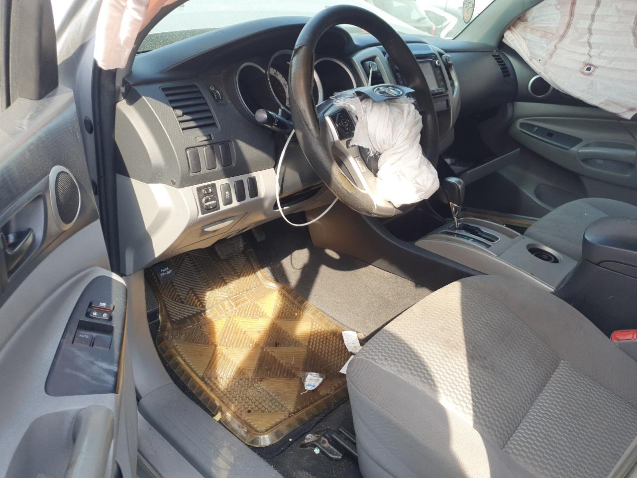 2015 Toyota Tacoma VIN 5TFTX4GN5FX050717 Copart auction photo, front end / minor dent/scratches damage thumbnail 8