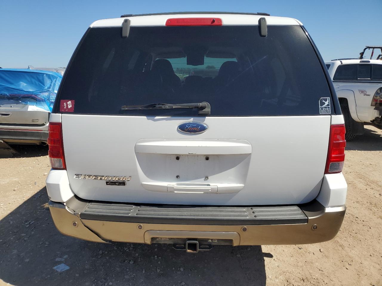 2004 Ford Expedition VIN 1FMPU17L74LB90940 Copart auction photo, front end / minor dent/scratches damage thumbnail 6