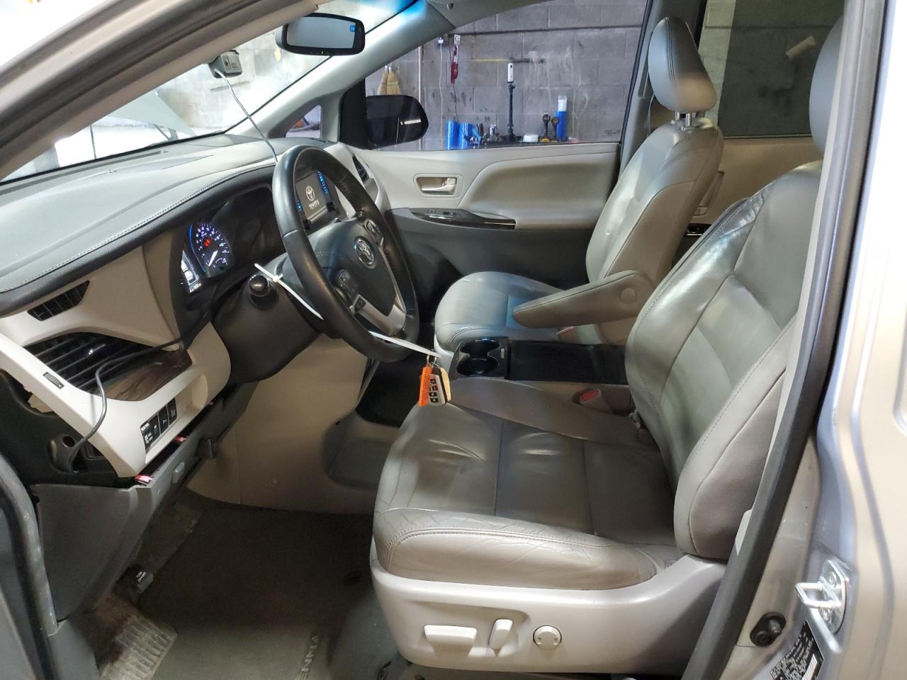 2015 Toyota Sienna VIN 5TDYK3DC5FS660138 Copart auction photo, rear end / front end damage thumbnail 7