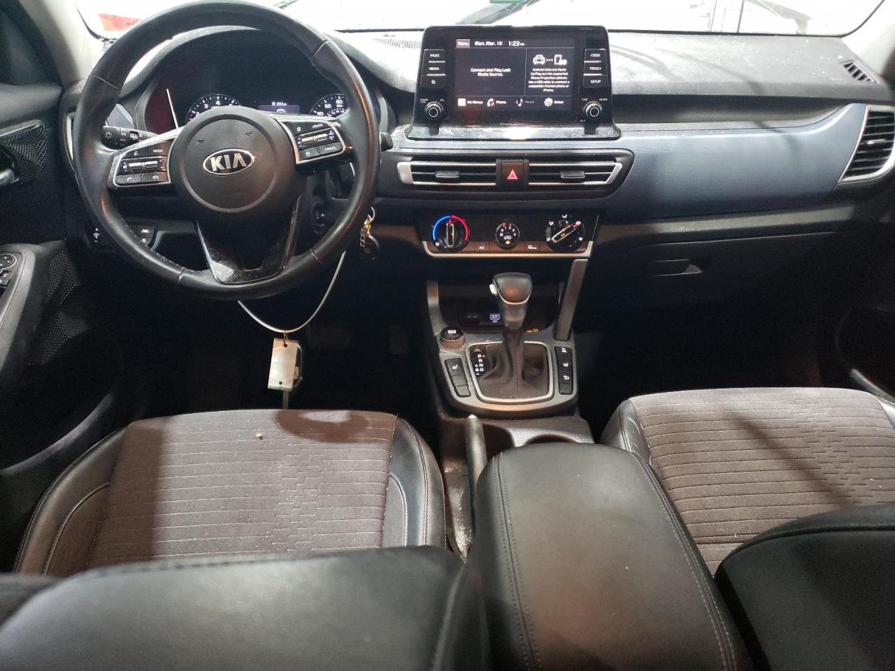 2021 KIA Seltos VIN KNDEUCAA5M7097048 Copart auction photo, front end / minor dent/scratches damage thumbnail 8