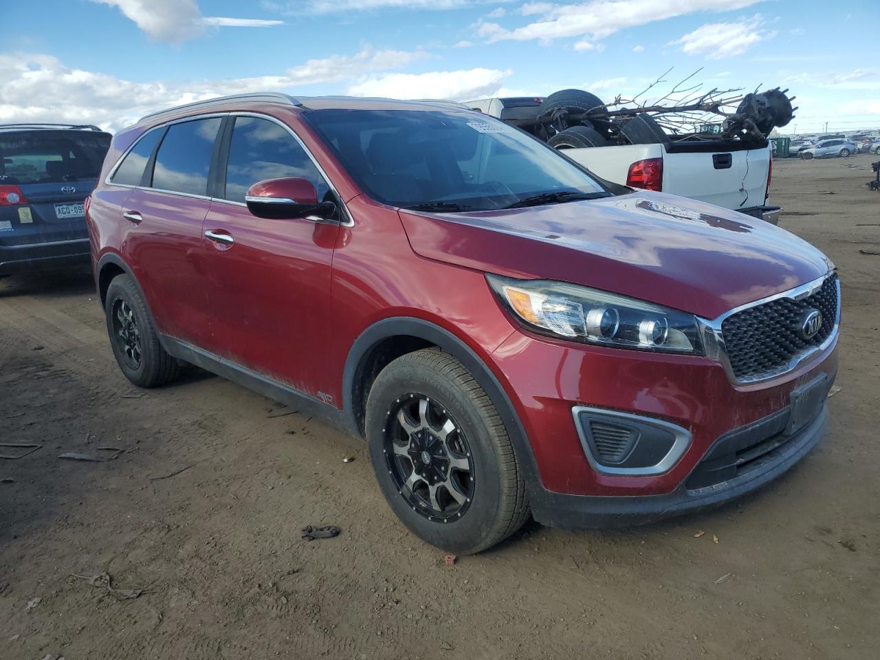 2017 KIA Sorento VIN 5XYPGDA30HG267736 Copart auction photo, vandalism damage thumbnail 4