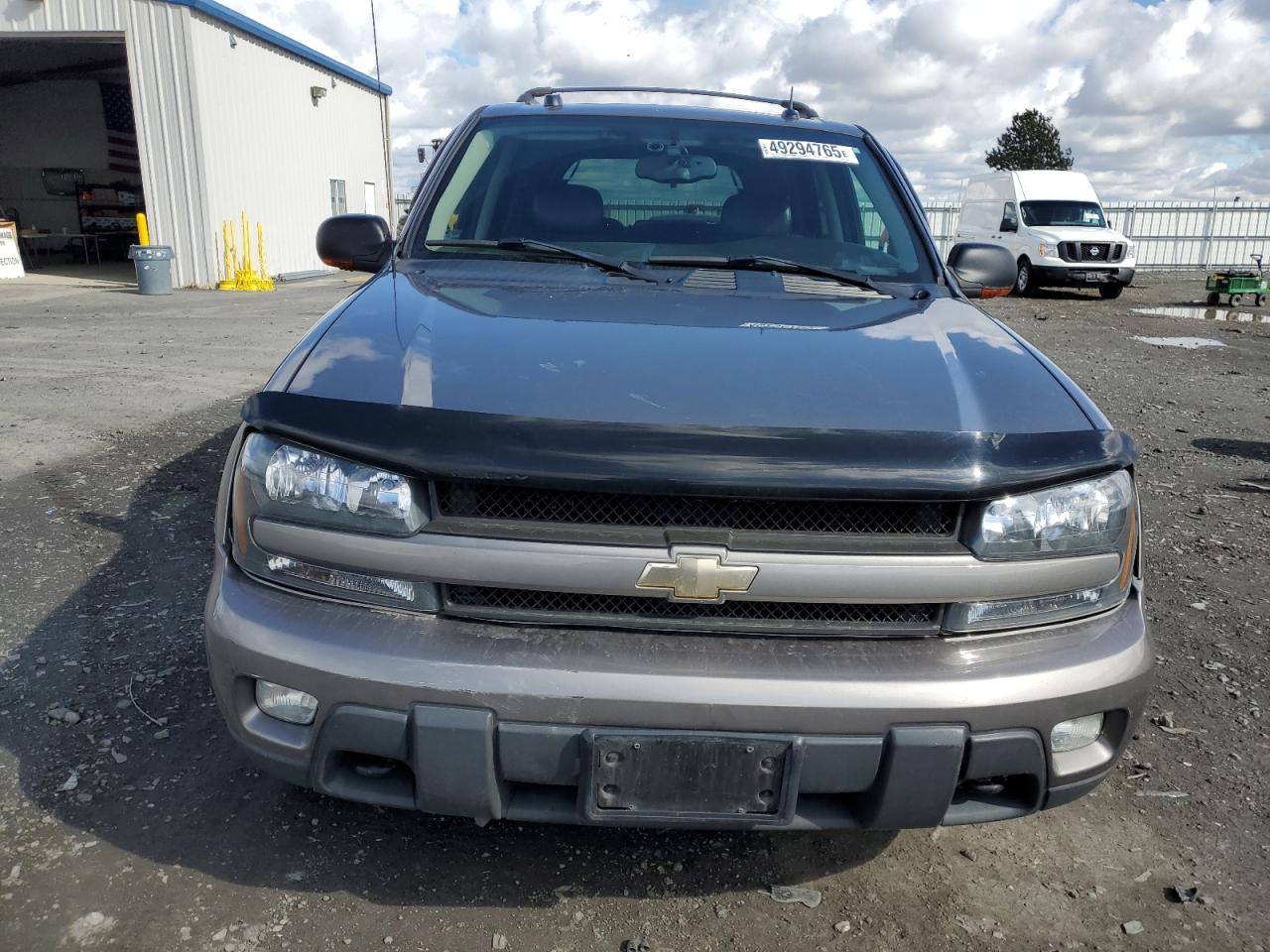 2005 Chevrolet TrailBlazer VIN 1GNDT13S852369560 Copart auction photo, front end / side damage thumbnail 5