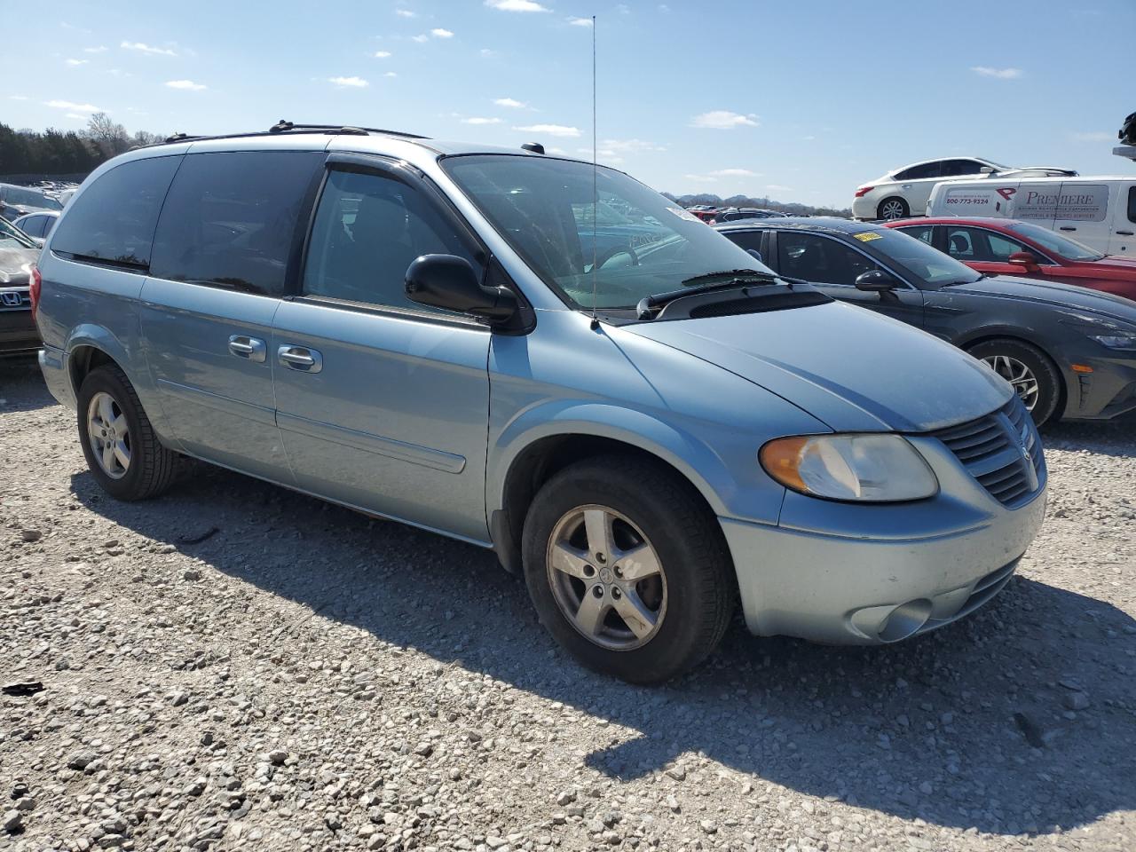 2005 Dodge Caravan VIN 2D4GP44L05R463715 Copart auction photo, front end / minor dent/scratches damage thumbnail 4
