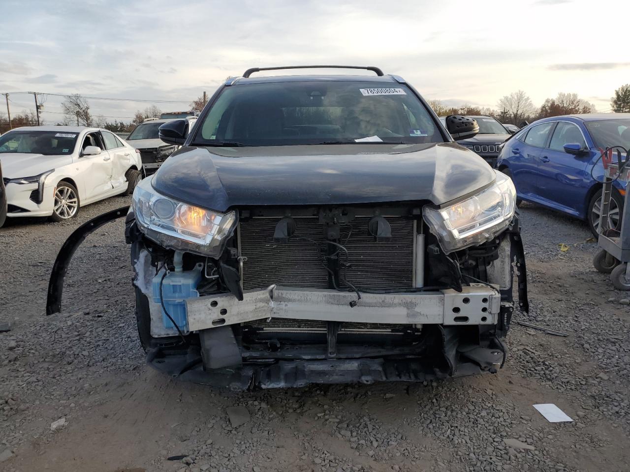 2018 Toyota Highlander VIN 5TDJZRFH0JS557033 Copart auction photo, front end damage thumbnail 5
