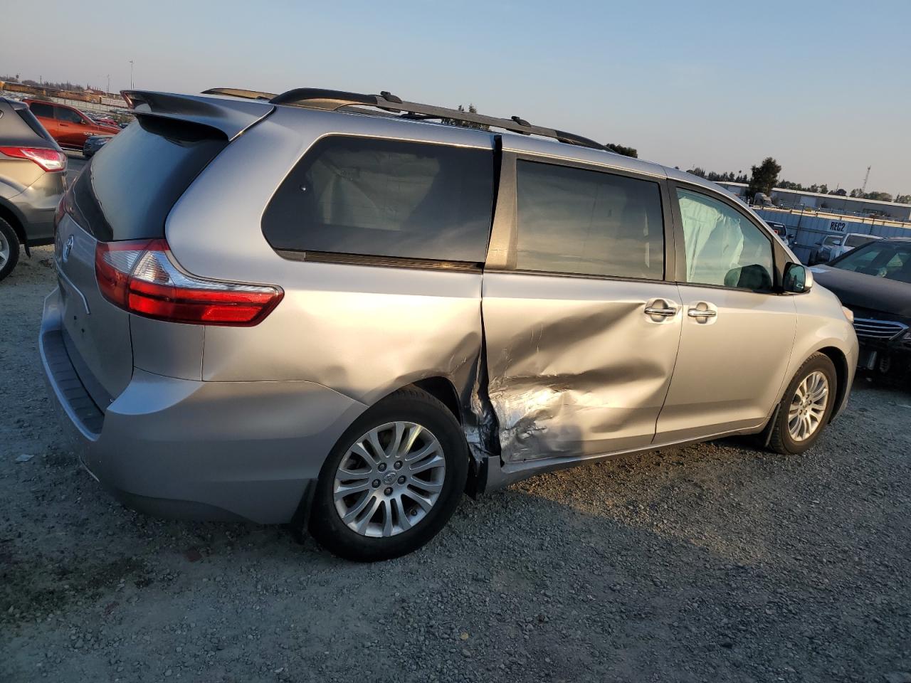 2017 Toyota Sienna VIN 5TDYZ3DC7HS874661 Copart auction photo, side damage thumbnail 3