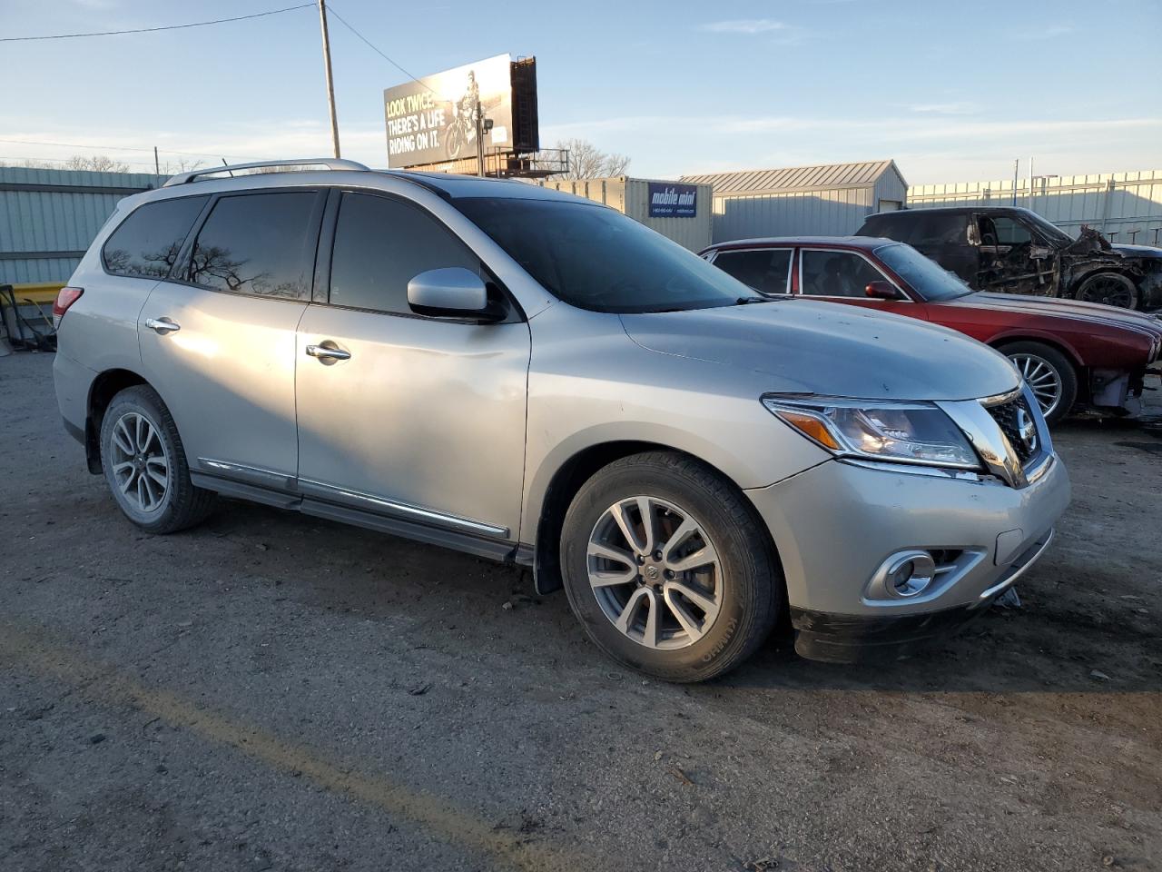 2015 Nissan Pathfinder VIN 5N1AR2MM0FC685462 Copart auction photo, side / front end damage thumbnail 4