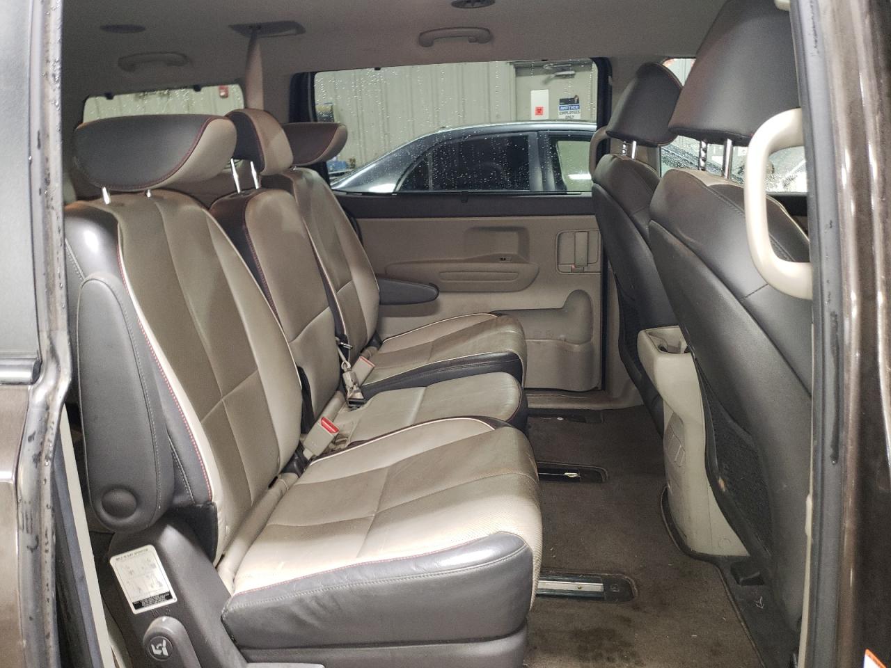 2017 KIA Sedona VIN KNDMB5C13H6324713 Copart auction photo, rear end / minor dent/scratches damage thumbnail 11
