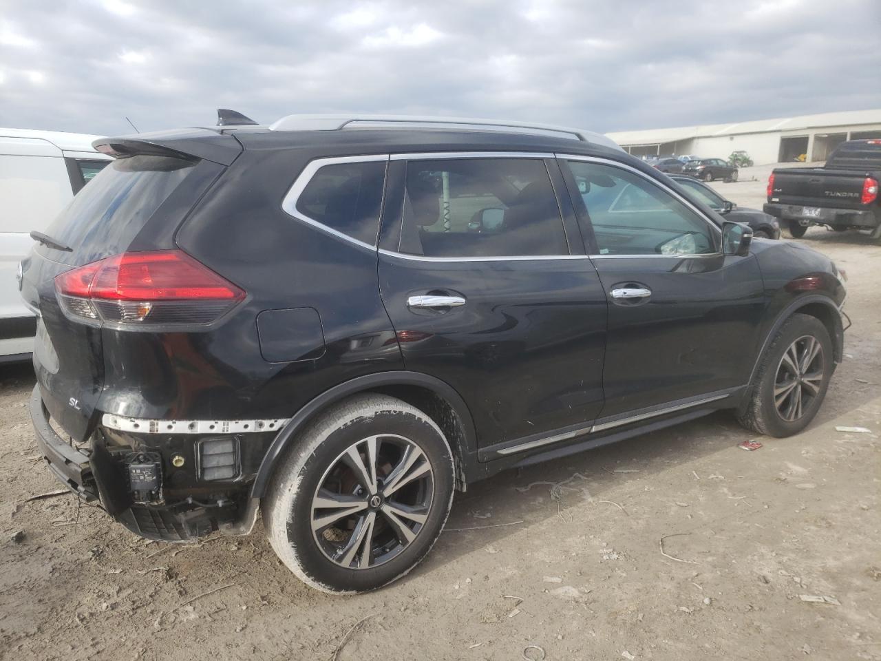 2017 Nissan Rogue VIN 5N1AT2MTXHC797746 Copart auction photo, front end / rear end damage thumbnail 3