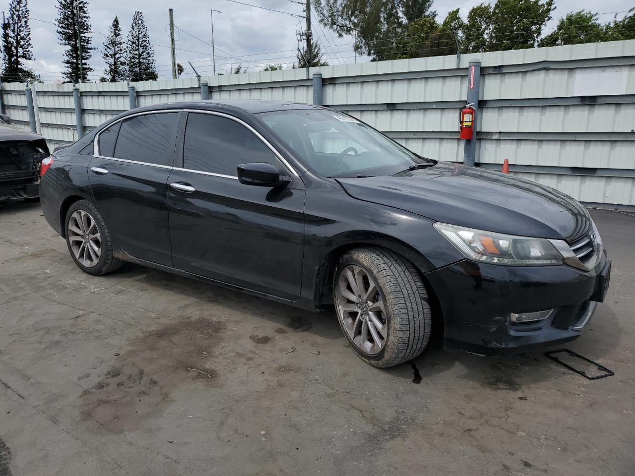 2013 Honda Accord VIN 1HGCR2F55DA063534 Copart auction photo, side / front end damage thumbnail 4