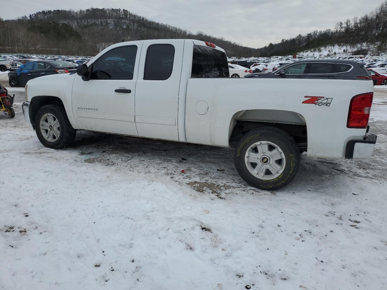 2013 Chevrolet Silverado VIN 1GCRKSE73DZ187898 Copart auction photo, side / rear end damage thumbnail 2