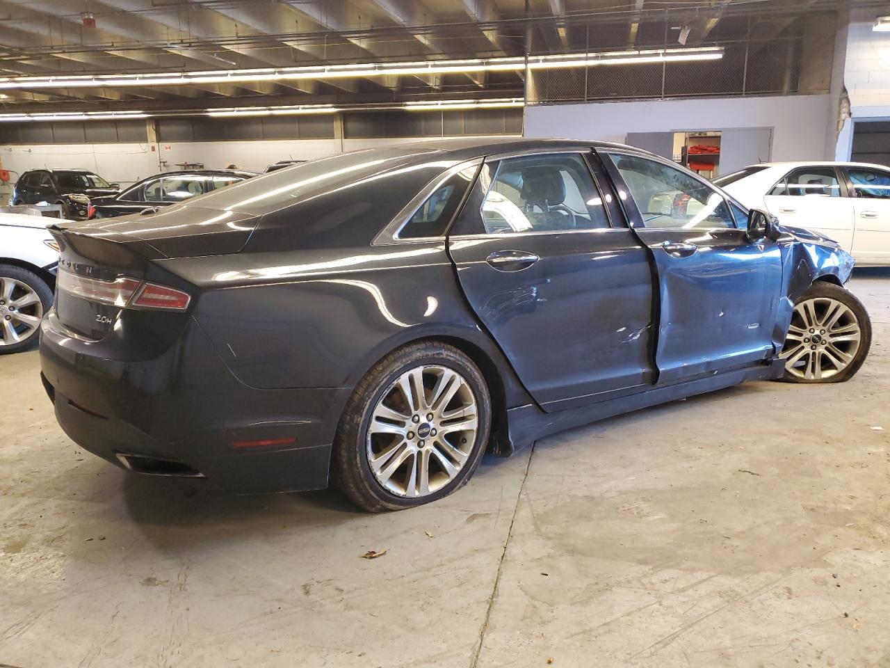 2015 Lincoln MKZ VIN 3LN6L2LU1FR624860 Copart auction photo, front end / side damage thumbnail 3