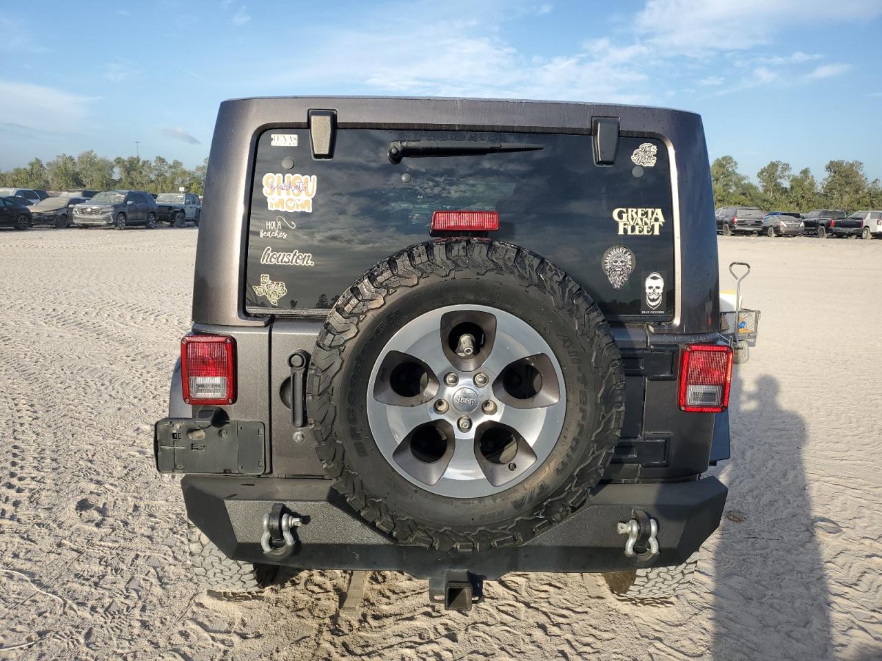 2017 Jeep Wrangler VIN 1C4BJWEG5HL725795 Copart auction photo, minor dent/scratches damage thumbnail 6