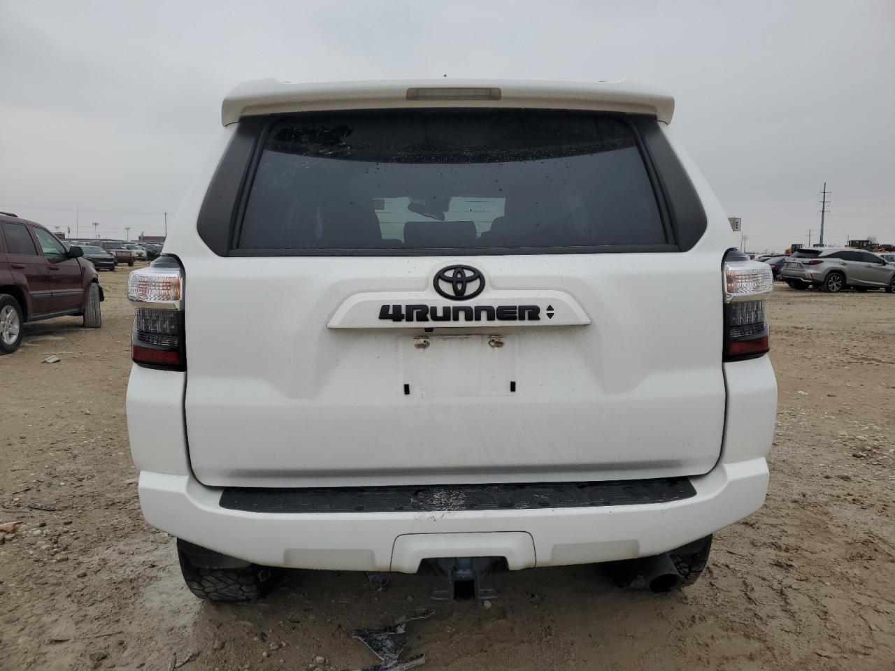 2022 Toyota 4Runner VIN JTENU5JR0N6001430 Copart auction photo, minor dent/scratches damage thumbnail 6