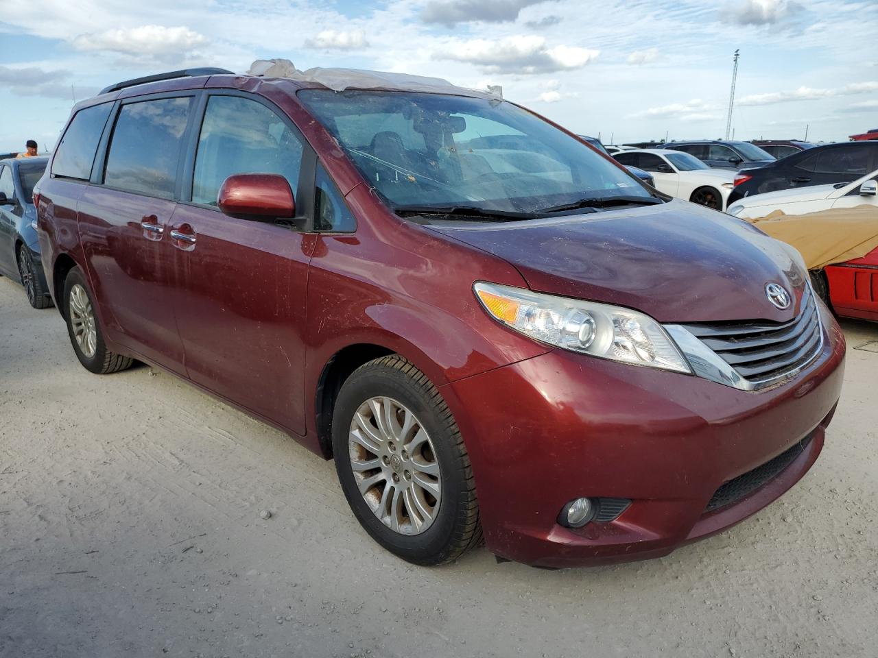 2017 Toyota Sienna VIN 5TDYZ3DC2HS772362 Copart auction photo, water/flood damage thumbnail 4