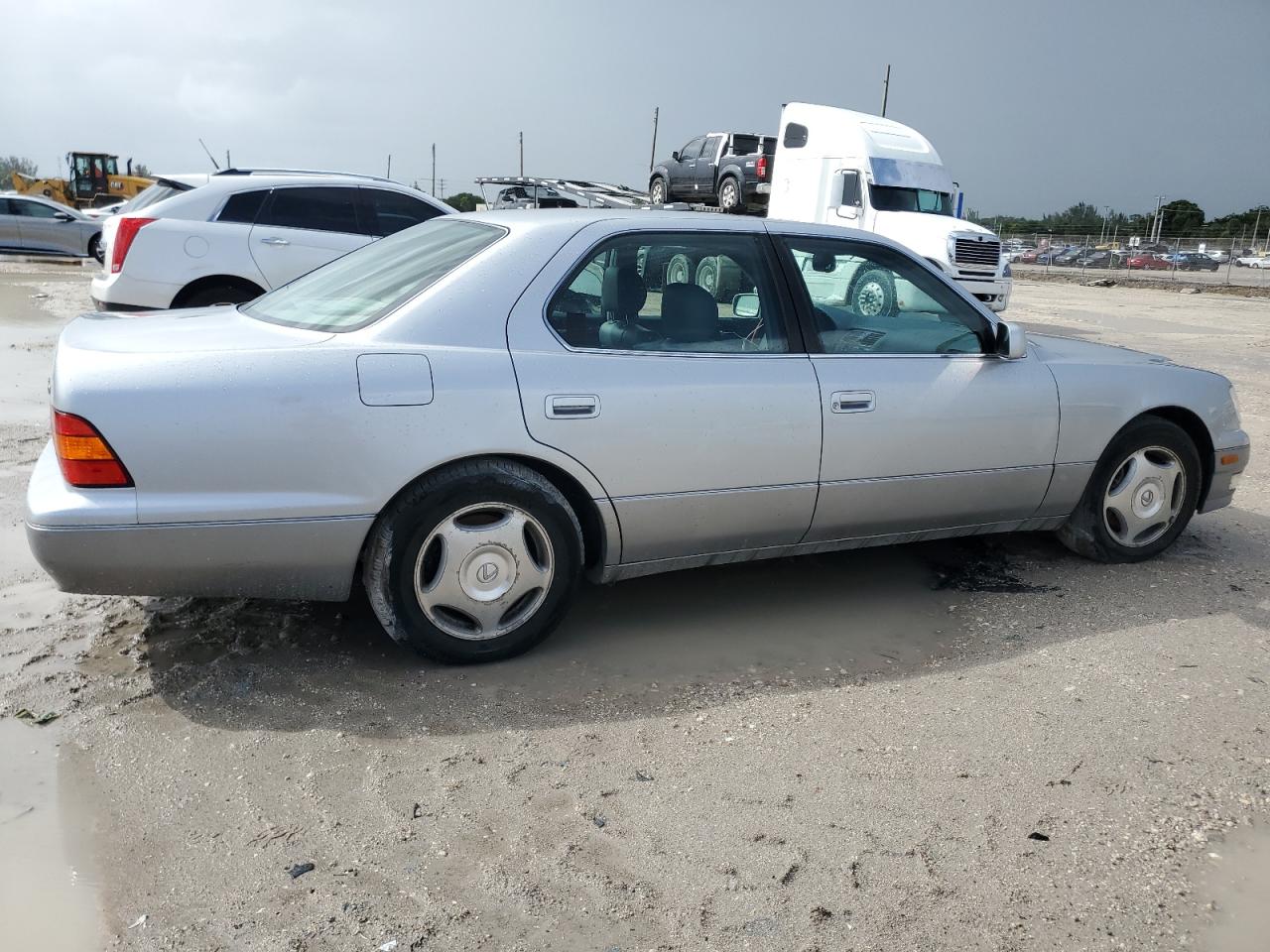 1998 Lexus LS VIN JT8BH28F2W0107032 Copart auction photo, side damage thumbnail 3