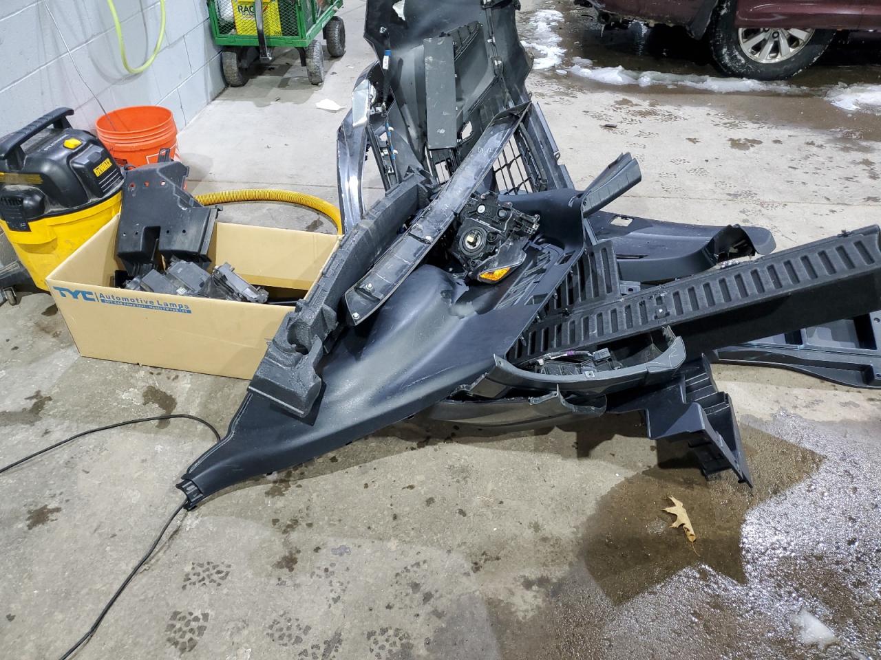 2018 Toyota RAV 4 VIN JTMBFREV3JJ746292 Copart auction photo, rear end / front end damage thumbnail 15
