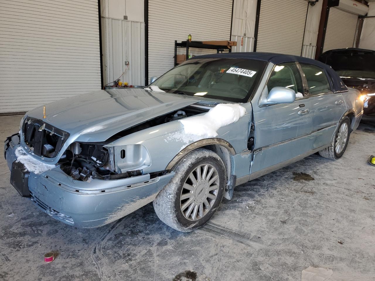 2005 Lincoln Town Car VIN 1LNHM81W95Y656341