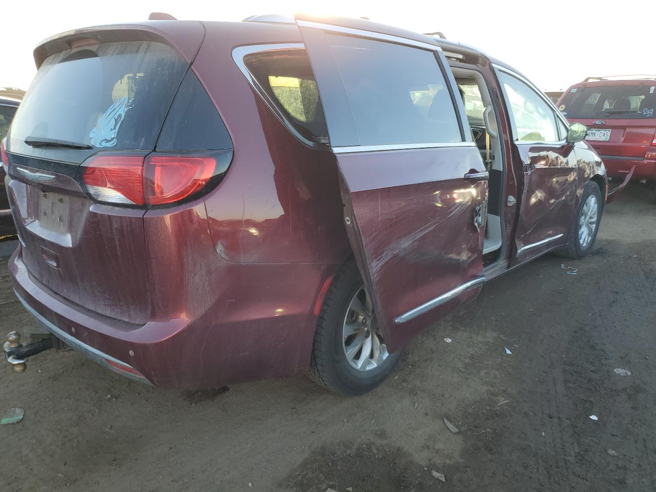 2018 Chrysler Pacifica VIN 2C4RC1BG4JR102326 Copart auction photo, side damage thumbnail 3
