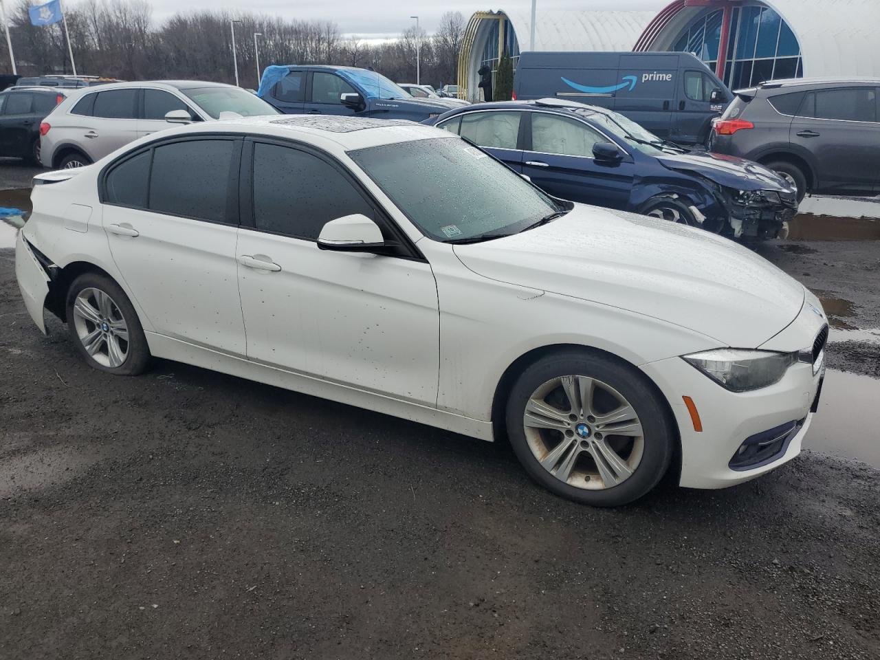 2016 BMW 3er VIN WBA8E3G52GNT26299 Copart auction photo, rear end / minor dent/scratches damage thumbnail 4