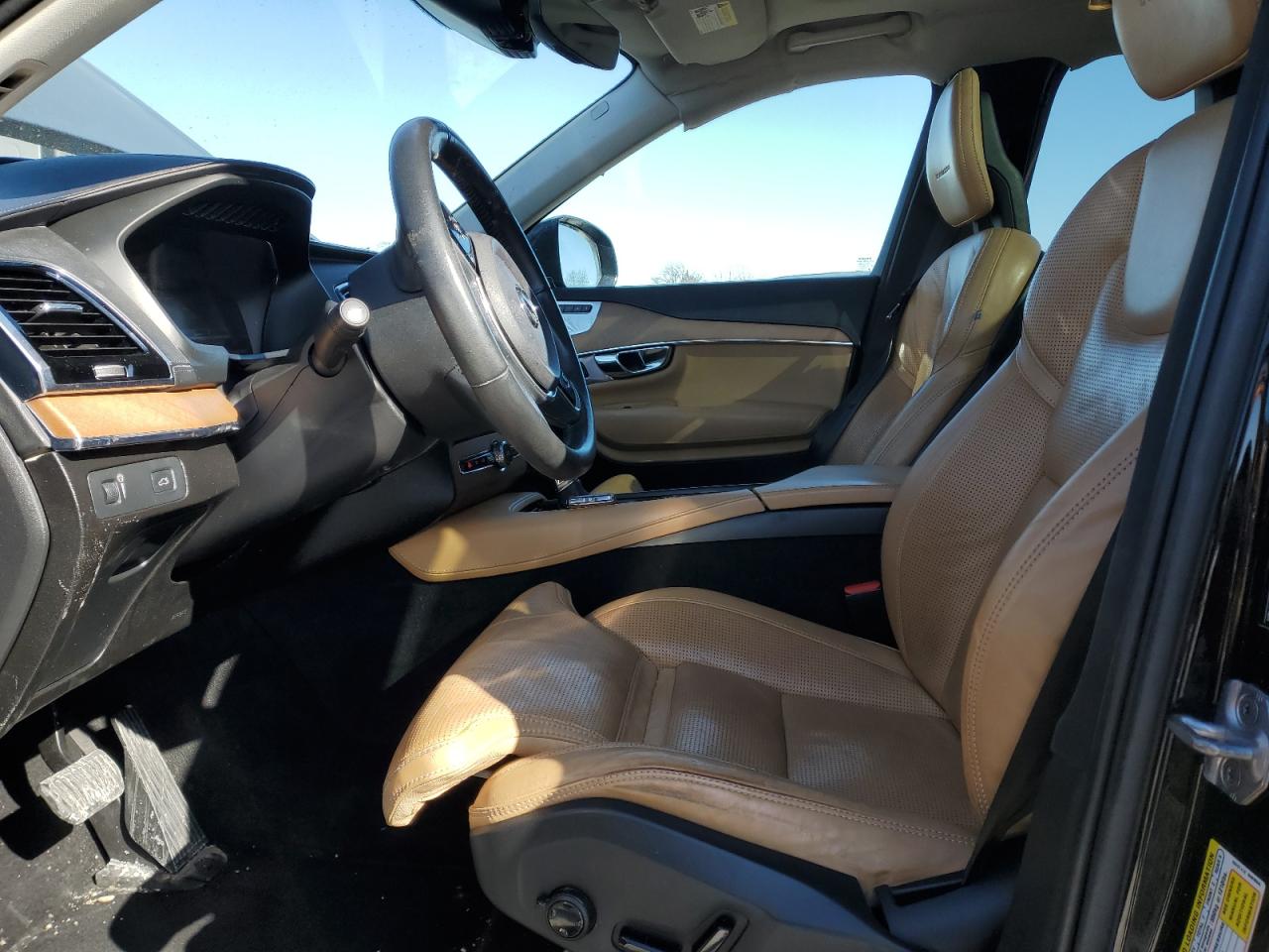 2016 Volvo XC90 VIN YV4A22PLXG1025662 Copart auction photo, side / minor dent/scratches damage thumbnail 7