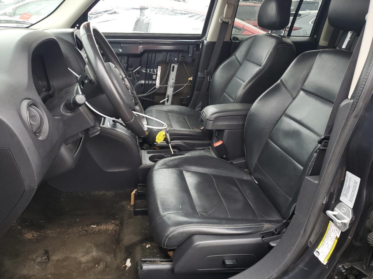 2016 Jeep Liberty (Patriot) VIN 1C4NJPFA8GD590575 Copart auction photo, front end / minor dent/scratches damage thumbnail 7
