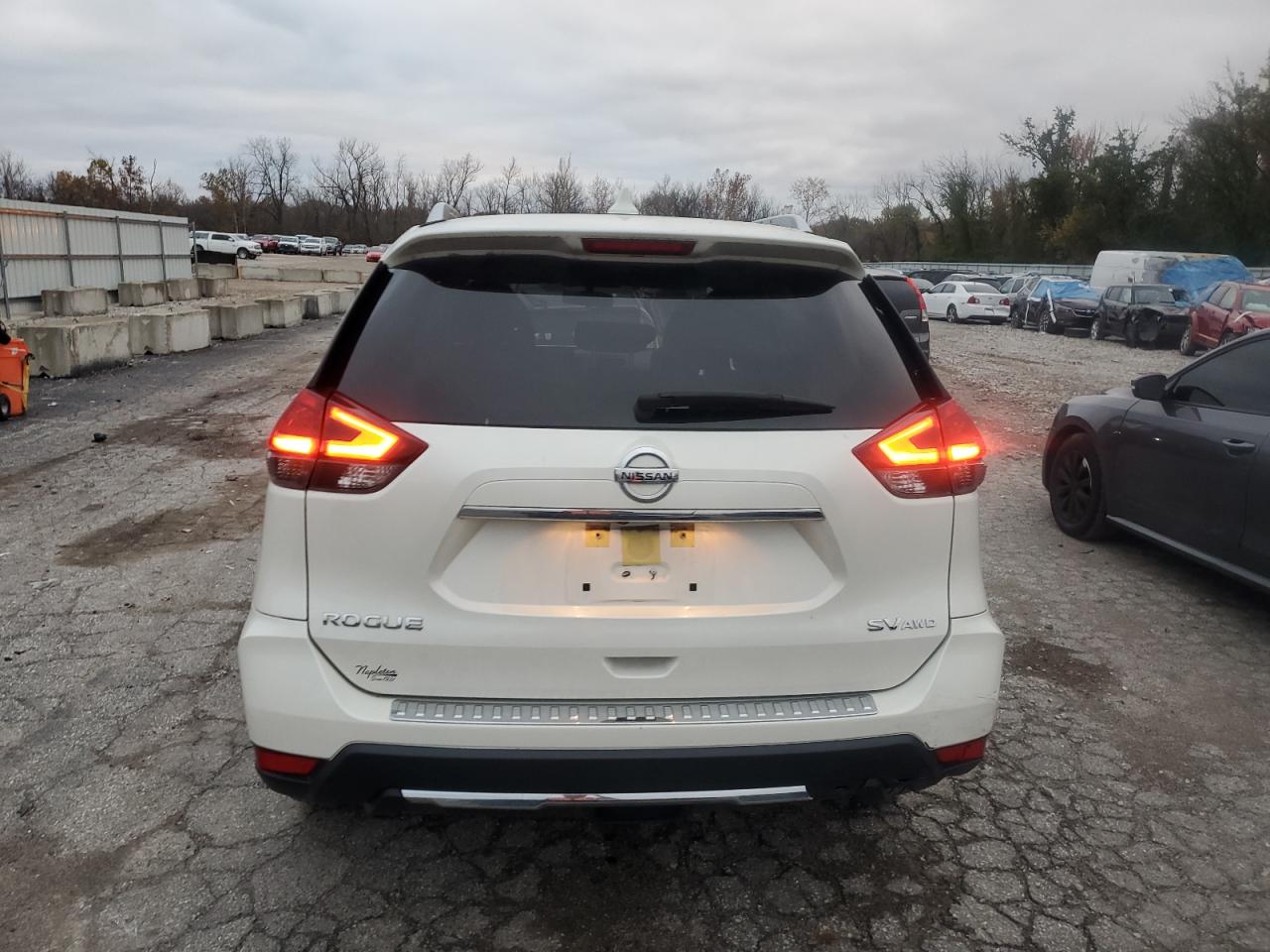 2017 Nissan Rogue VIN JN8AT2MV4HW017085 Copart auction photo, front end damage thumbnail 6