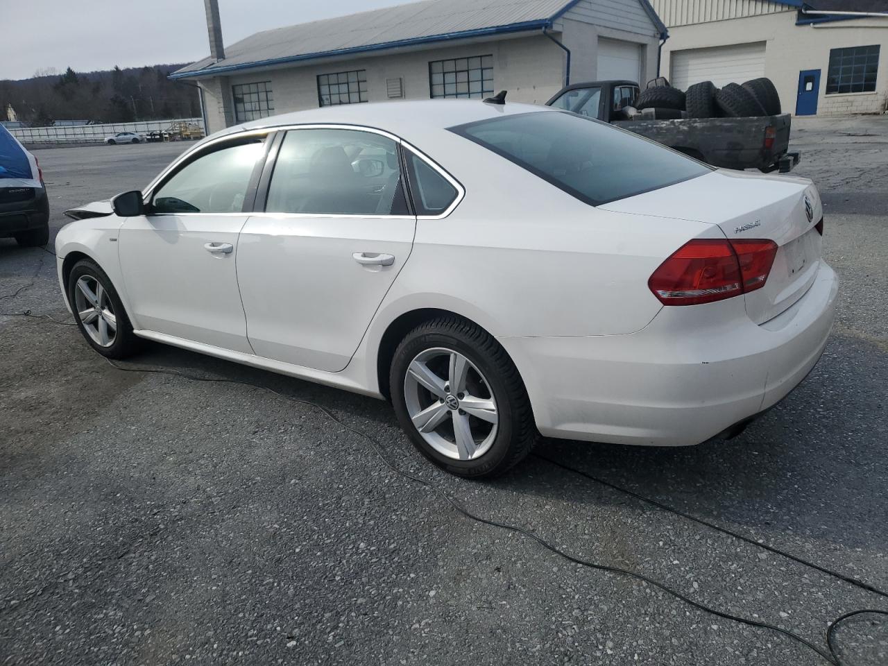 2015 Volkswagen Passat VIN 1VWAT7A32FC113370 Copart auction photo, front end damage thumbnail 2