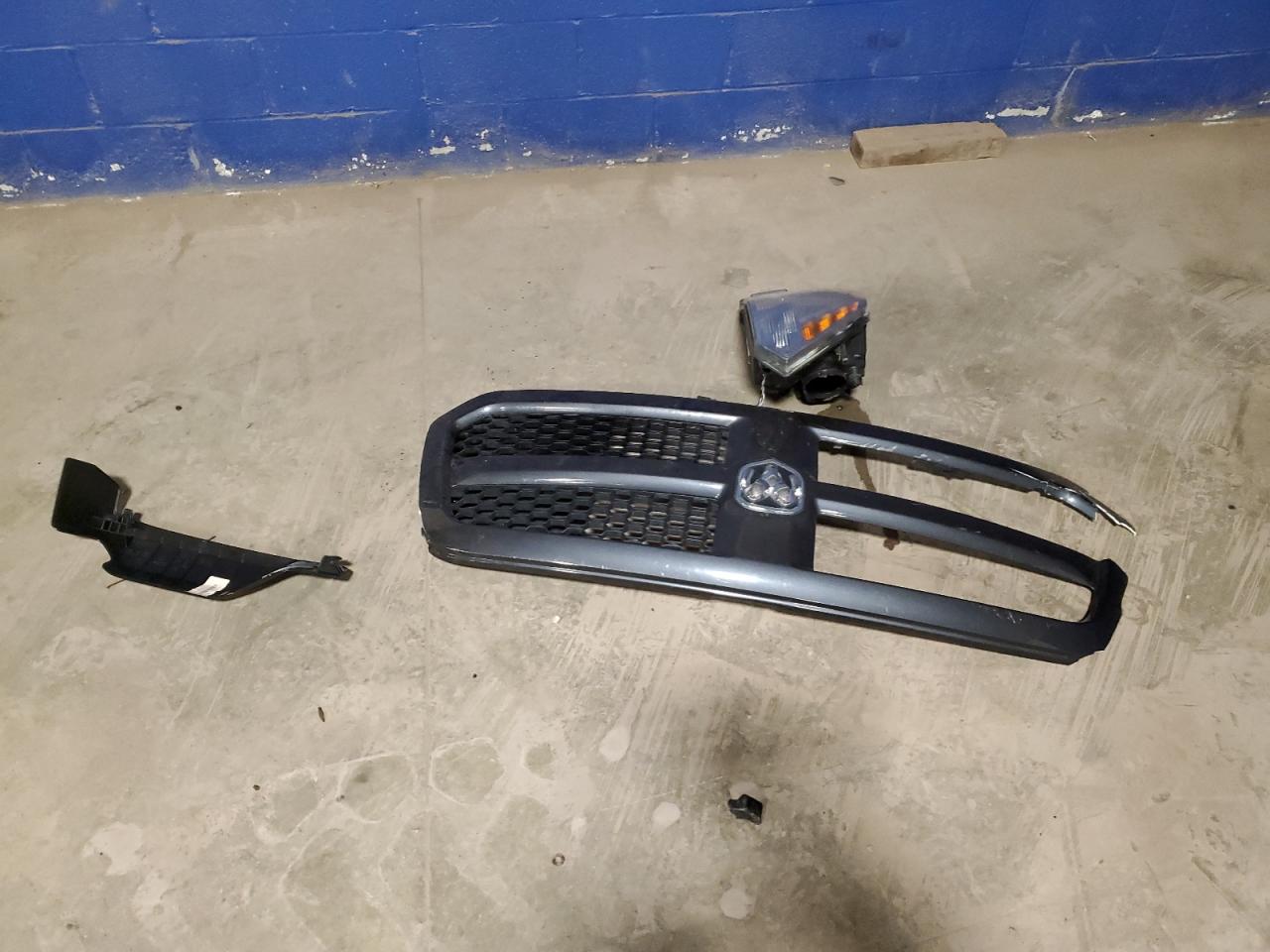 2019 RAM 1500 VIN 1C6RR7FG2KS582711 Copart auction photo, front end / side damage thumbnail 12
