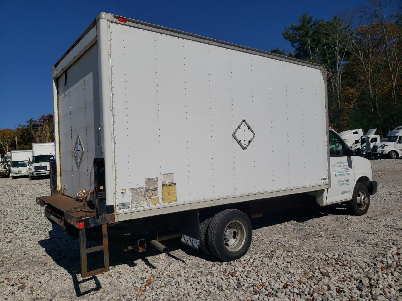 2006 Chevrolet Express VIN 1GBJG31U761270420 Copart auction photo, minor dent/scratches damage thumbnail 3