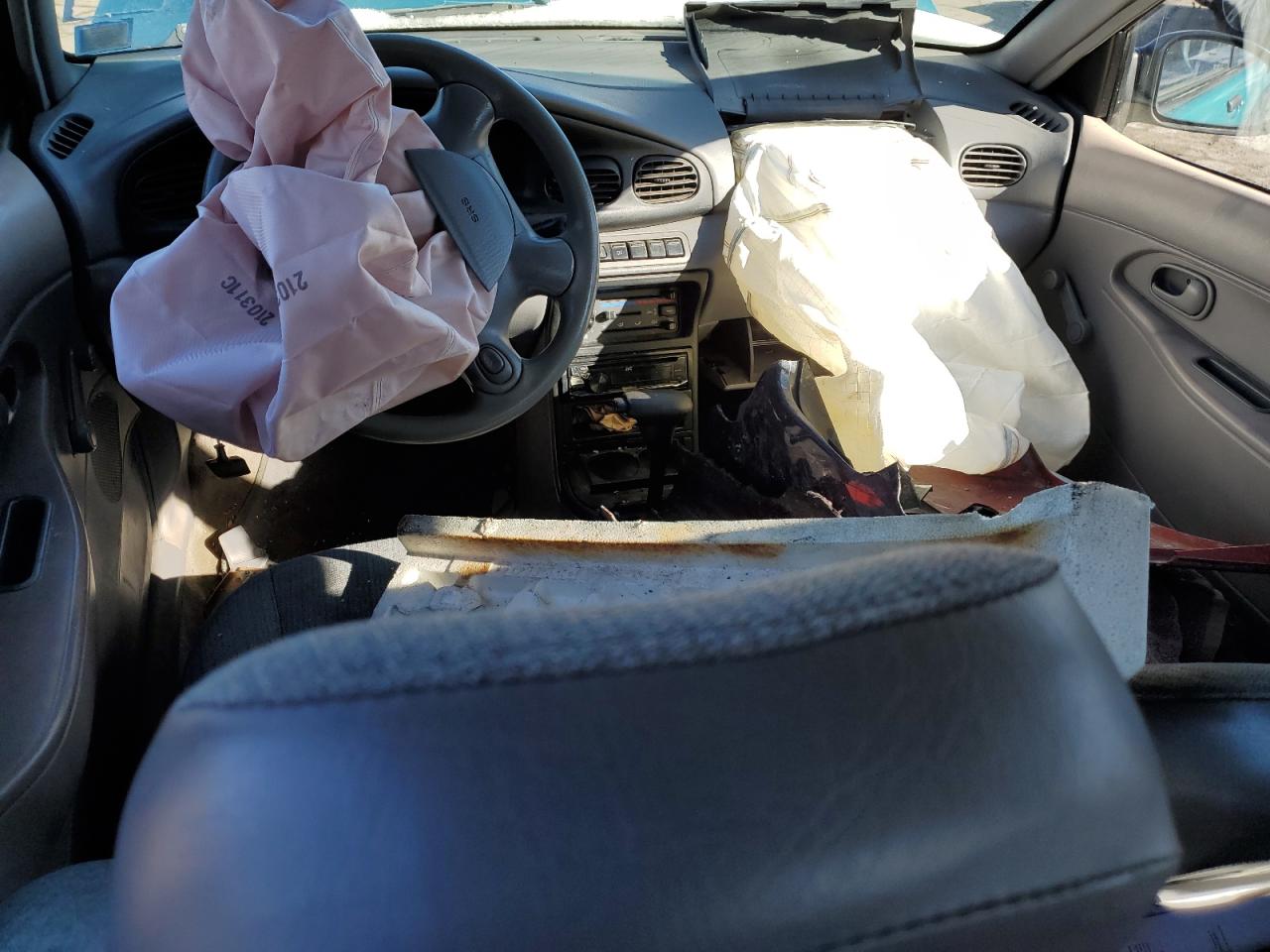 1994 Ford Aspire VIN KNJLT06H6R6107062 Copart auction photo, front end / minor dent/scratches damage thumbnail 8