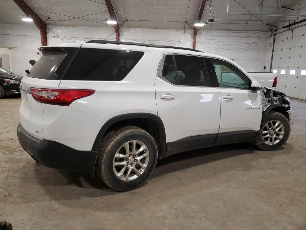 2019 Chevrolet Traverse VIN 1GNEVGKW4KJ192741 Copart auction photo, front end / side damage thumbnail 3