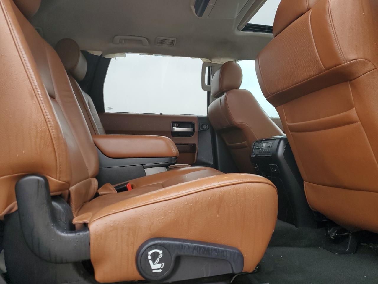 2015 Toyota Sequoia VIN 5TDYY5G18FS060279 Copart auction photo, front end / minor dent/scratches damage thumbnail 11