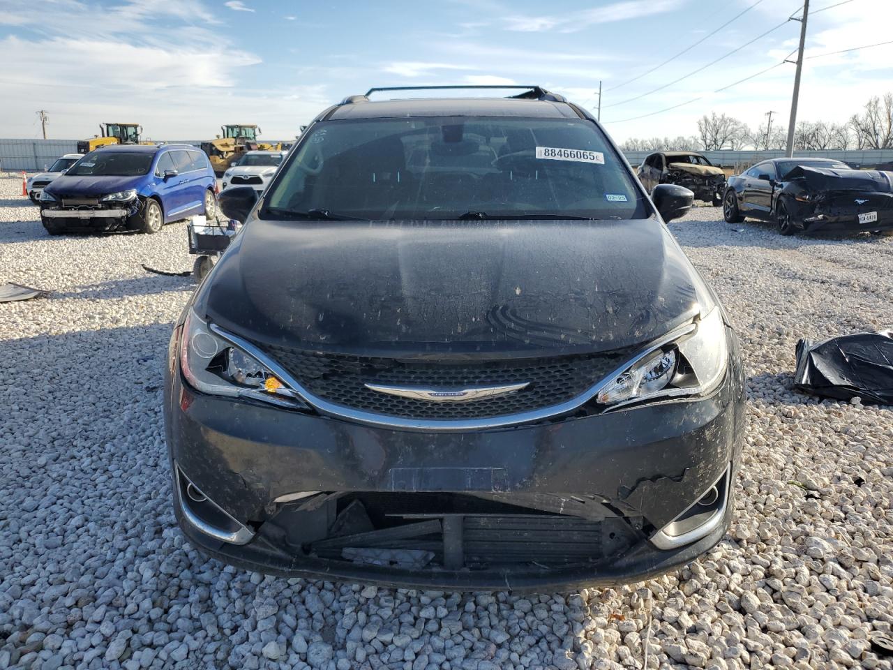 2018 Chrysler Pacifica VIN 2C4RC1BG4JR269396 Copart auction photo, front end damage thumbnail 5