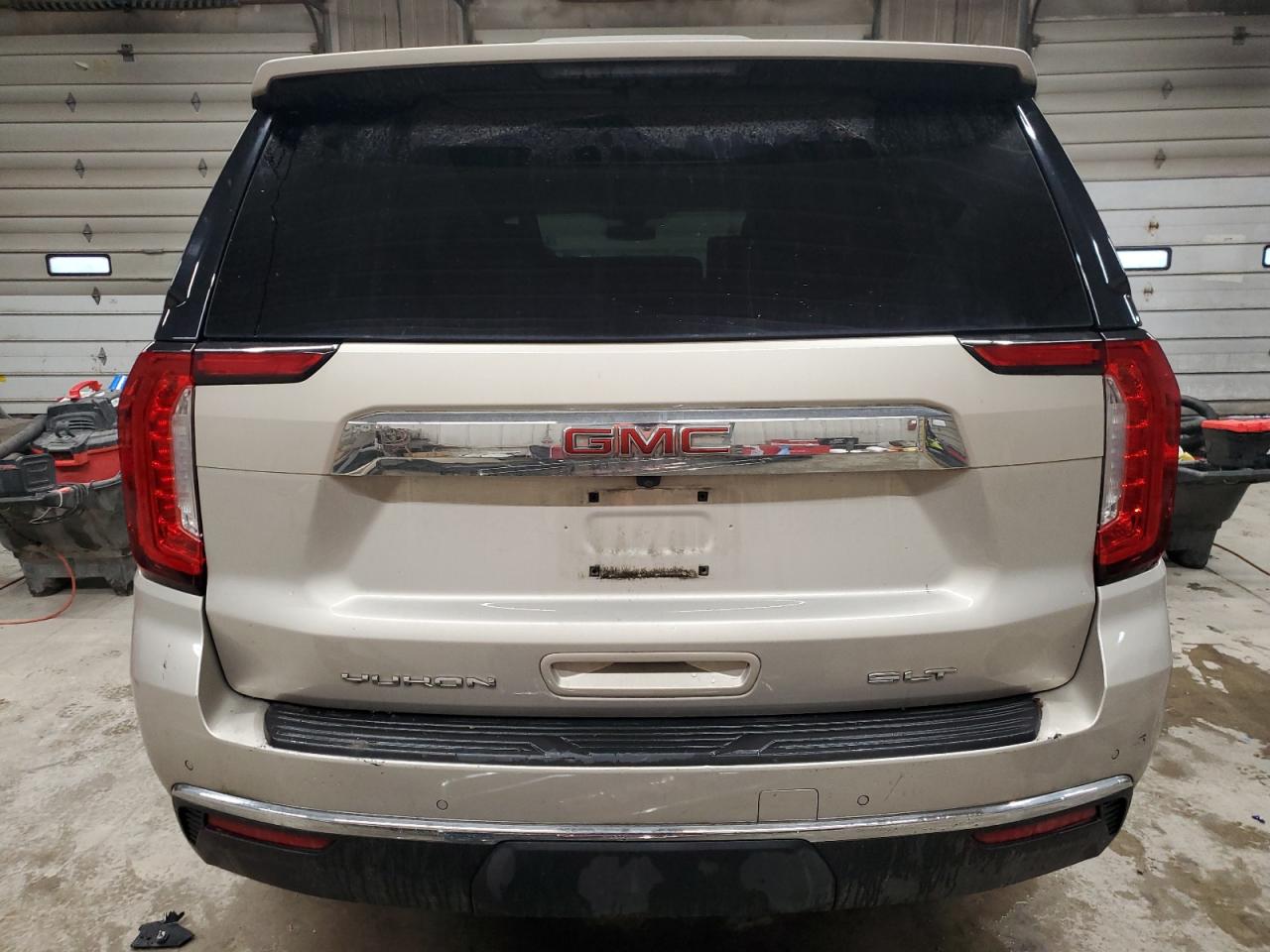 2021 GMC Yukon VIN 1GKS2GKDXMR464592 Copart auction photo, front end / side damage thumbnail 6