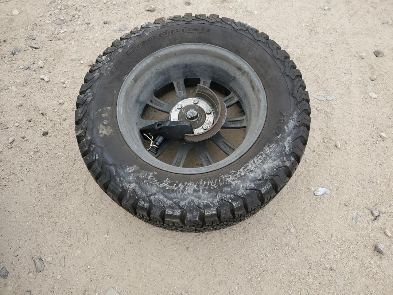 2018 Chevrolet Silverado VIN 3GCPCREC7JG492391 Copart auction photo, all over / undercarriage damage thumbnail 12