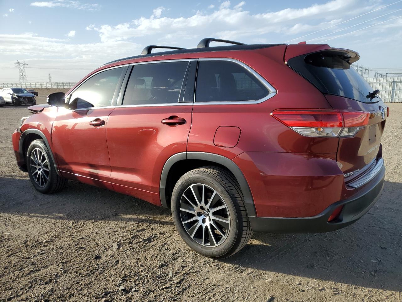 2018 Toyota Highlander VIN 5TDKZRFH5JS286054 Copart auction photo, front end damage thumbnail 2