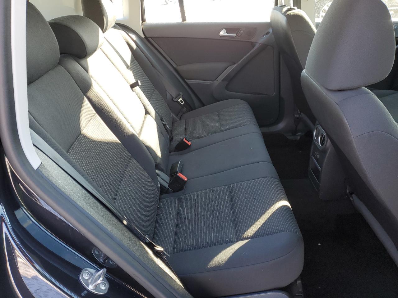 2017 Volkswagen Tiguan VIN WVGAV7AX8HK043233 Copart auction photo, rear end / minor dent/scratches damage thumbnail 11
