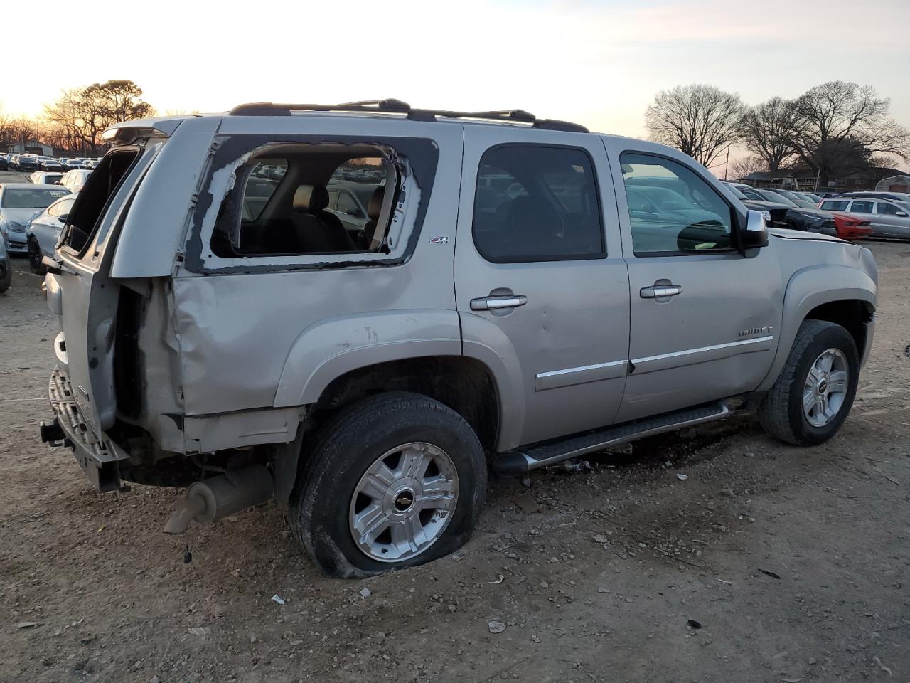 2008 Chevrolet Tahoe VIN 1GNFK13068R131003 Copart auction photo, front end / rear end damage thumbnail 3