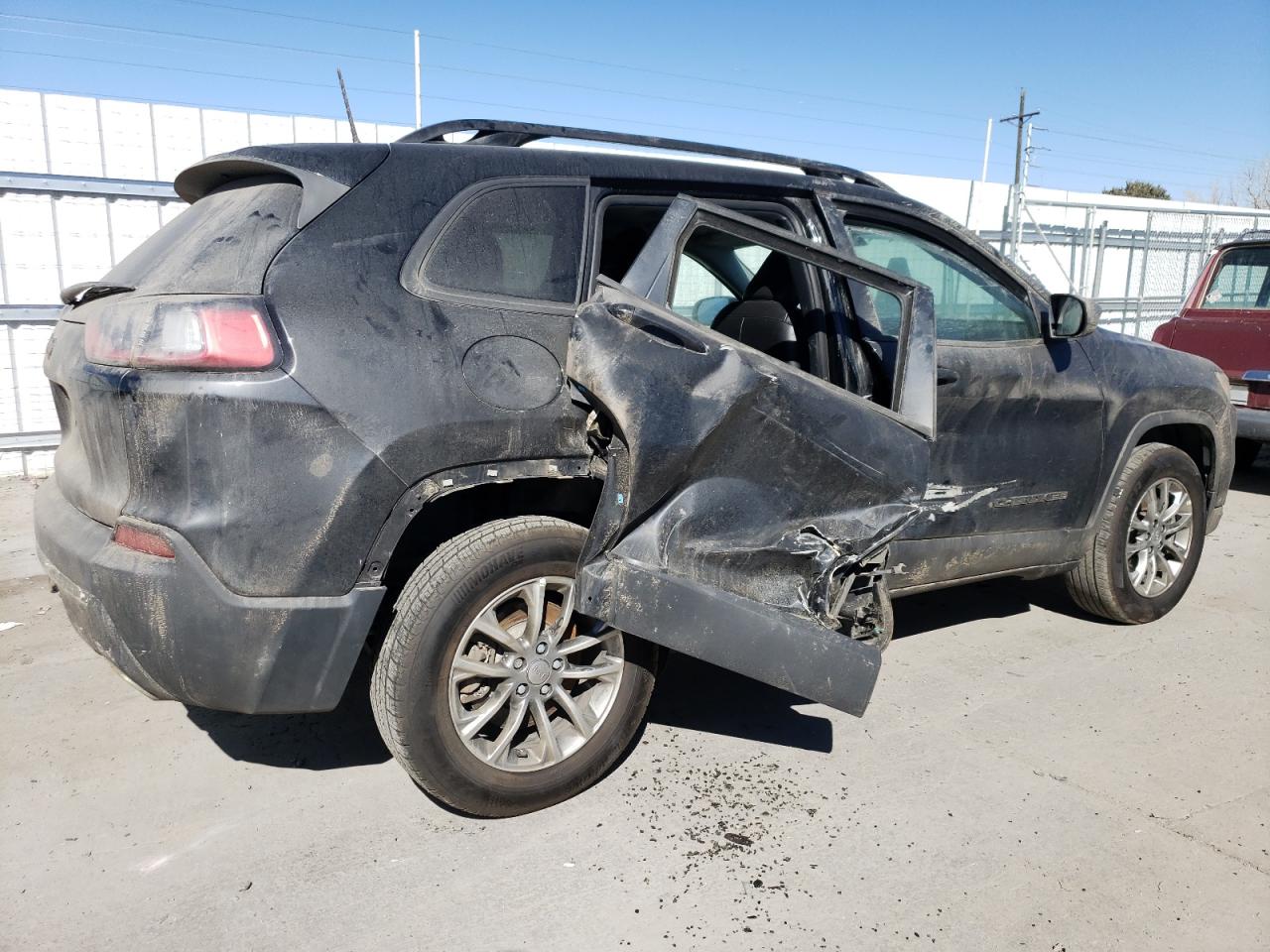 2019 Jeep Grand Cherokee VIN 1C4PJMLX8KD282895 Copart auction photo, side / rear end damage thumbnail 3