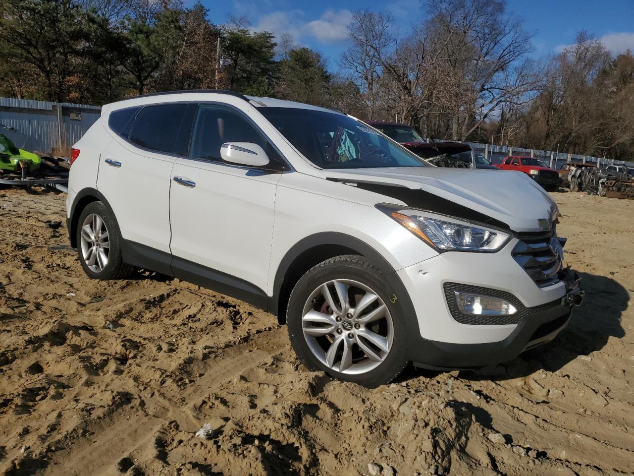 2014 Hyundai Santa Fe VIN 5XYZU3LA0EG184648 Copart auction photo, front end / minor dent/scratches damage thumbnail 4