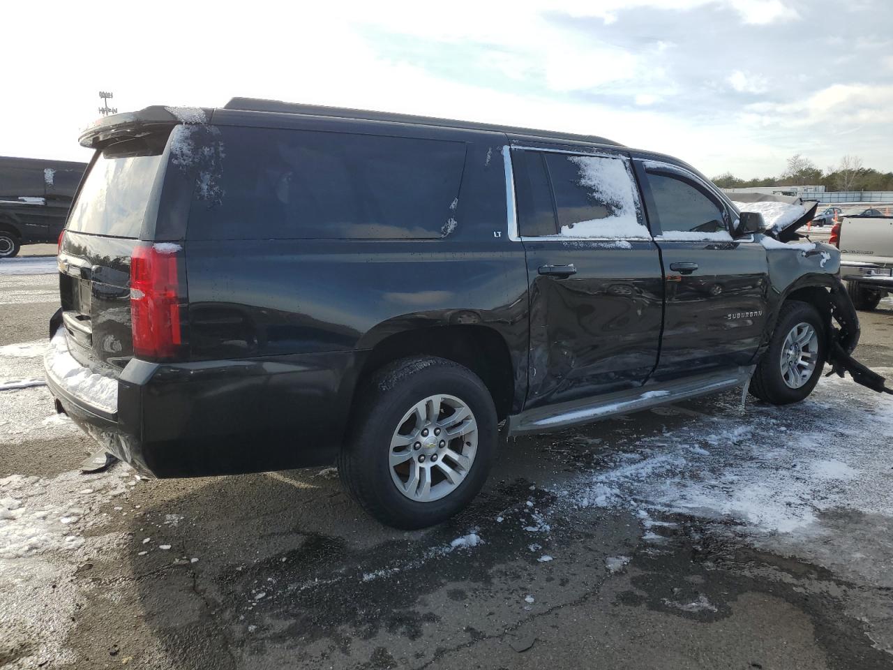 2015 Chevrolet Suburban VIN 1GNSCJKC4FR555333 Copart auction photo, front end / side damage thumbnail 3