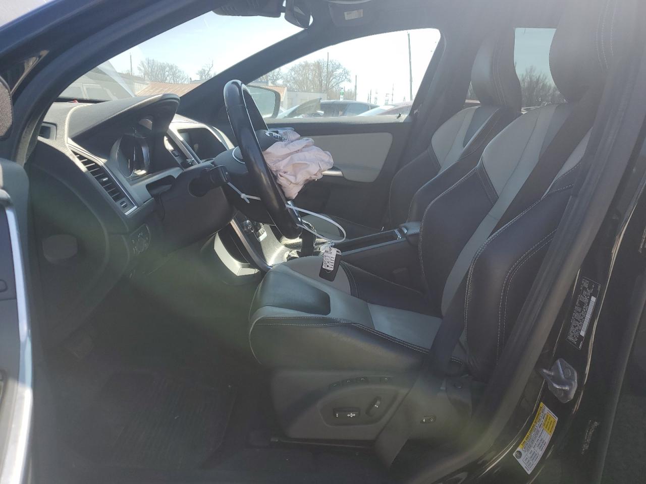 2016 Volvo XC60 VIN YV4902RM4G2822269 Copart auction photo, front end / minor dent/scratches damage thumbnail 7