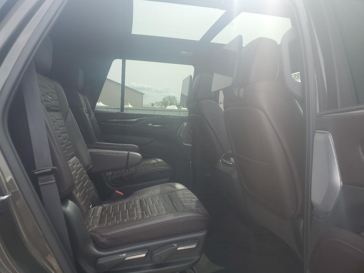 2021 Cadillac Escalade VIN 1GYS4DKL2MR100902 Copart auction photo, minor dent/scratches damage thumbnail 11