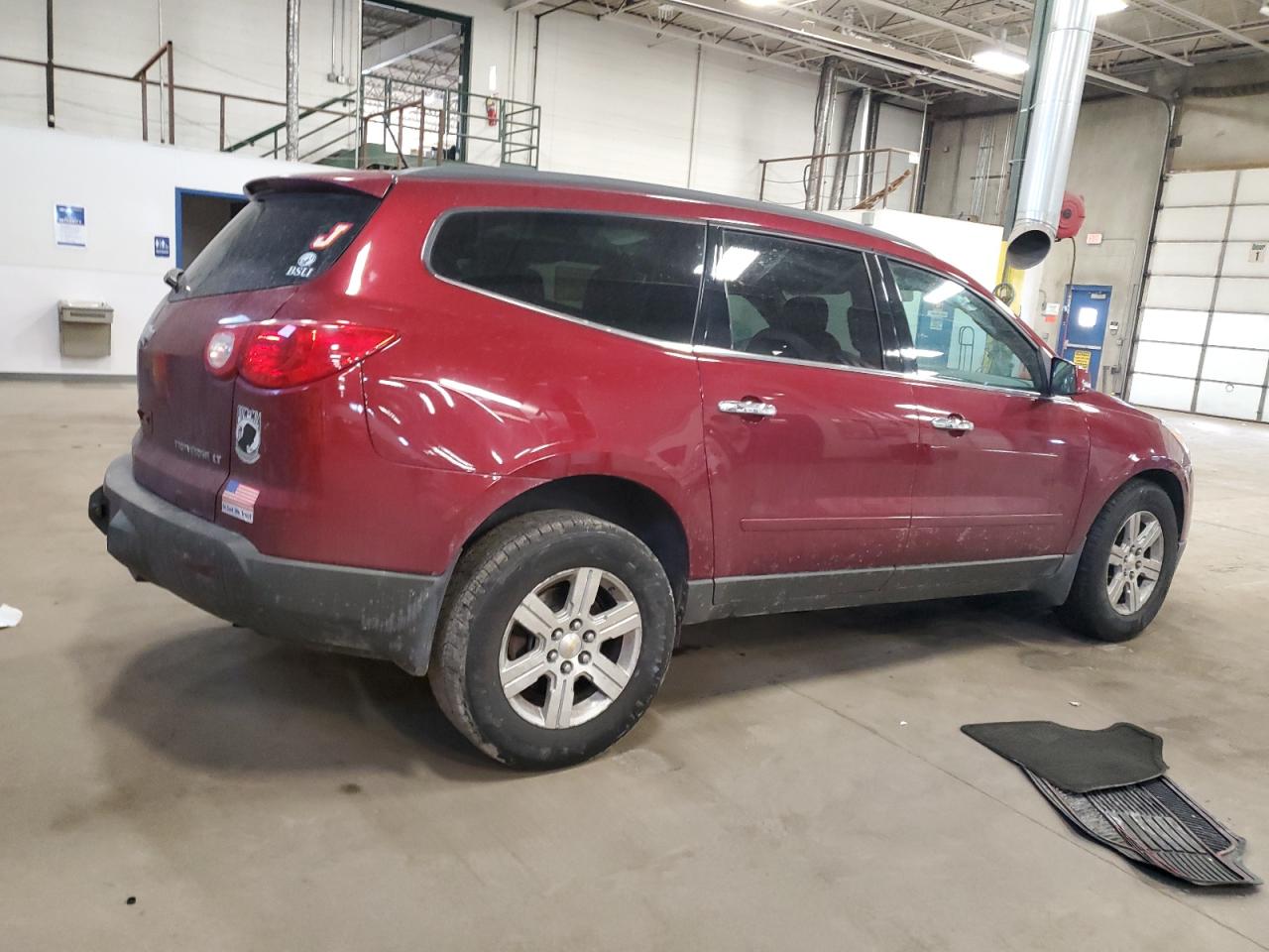 2011 Chevrolet Traverse VIN 1GNKRGED3BJ190898 Copart auction photo, front end / side damage thumbnail 3