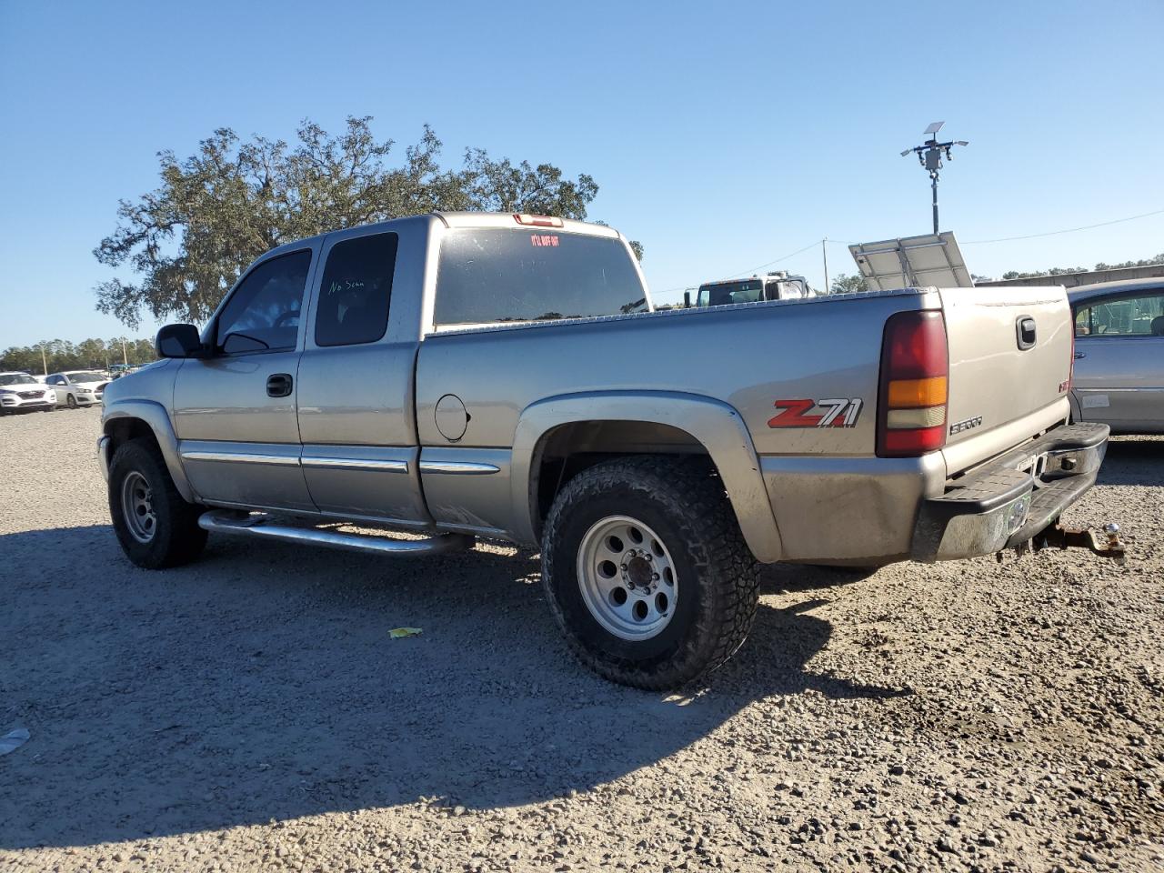 2000 GMC Sierra VIN 1GTEK19T4YE126248 Copart auction photo, rear end damage thumbnail 2