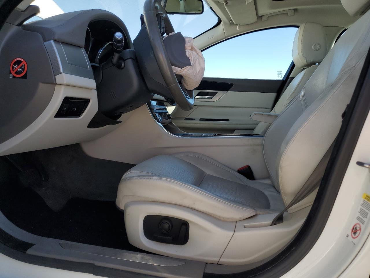 2016 Jaguar XF VIN SAJBE4BV6GCY03772 Copart auction photo, front end / minor dent/scratches damage thumbnail 7