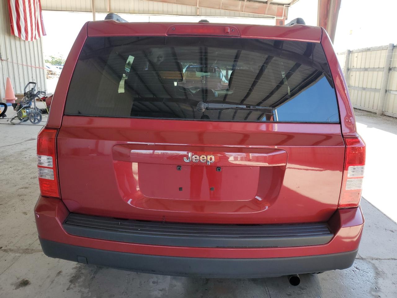 2016 Jeep Liberty (Patriot) VIN 1C4NJPBA6GD811600 Copart auction photo, front end / minor dent/scratches damage thumbnail 6