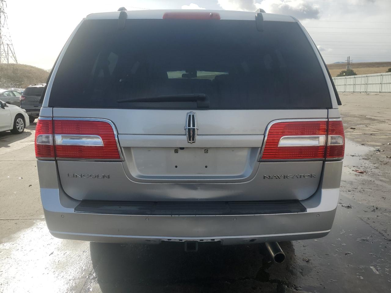 2010 Lincoln Navigator VIN 5LMJJ3J5XAEJ00018 Copart auction photo, rear end damage thumbnail 6