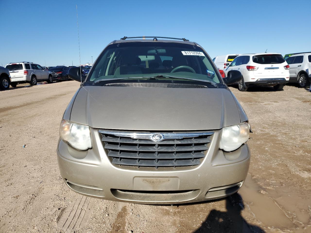 2005 Chrysler Town & Country VIN 2C4GP44R95R518681 Copart auction photo, front end / minor dent/scratches damage thumbnail 5
