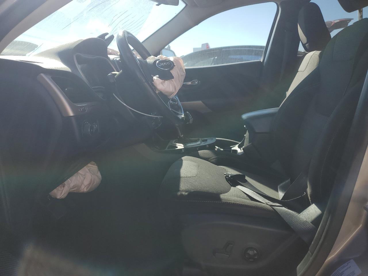 2017 Jeep Grand Cherokee VIN 1C4PJLCB3HW650105 Copart auction photo, front end damage thumbnail 7